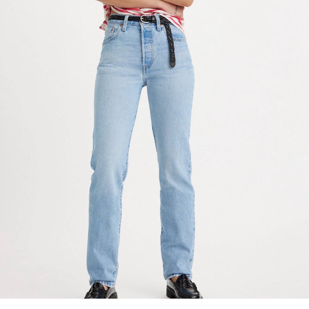 Light Wash Levi’s 501 - 28 x 28